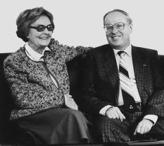 Erika Fuchs mit dem langjährigen Ehapa-Geschäftsführer Adolf Kabatek (1971)